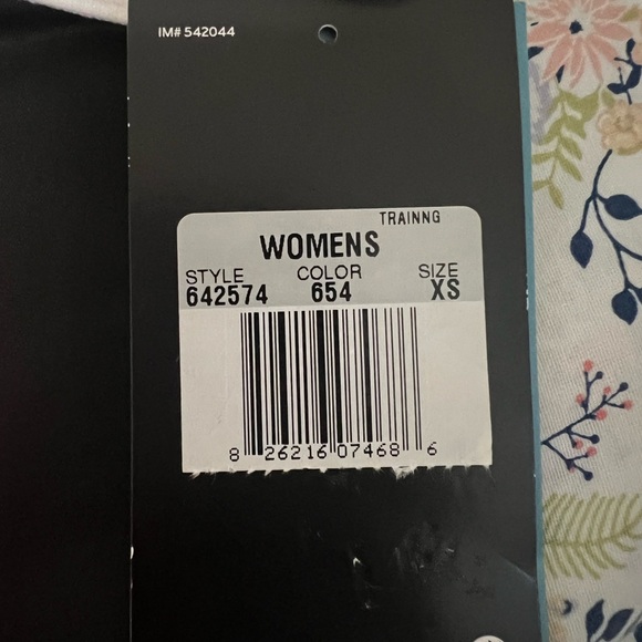 NWT Nike Pro Women’s Shorts in Coral/Black Stripes - Picture 9 of 9